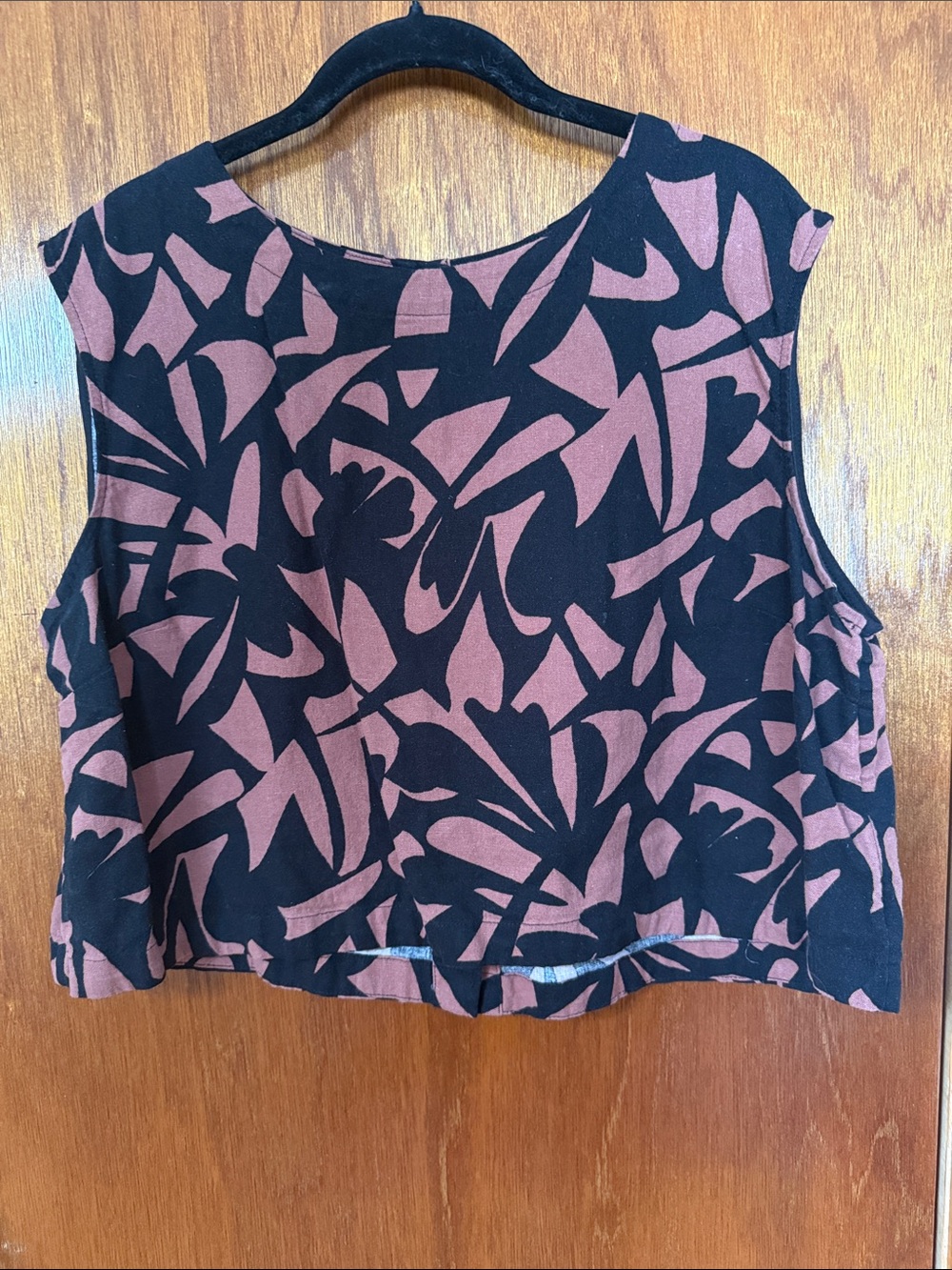 a new day Black & Tan Abstract Floral Crop Top